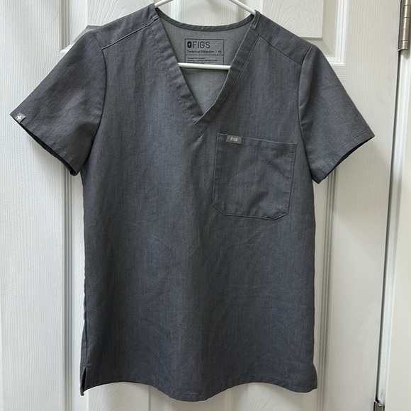 FIGS Catarina One-Pocket Scrub Top *Graphite - Picture 4 of 12